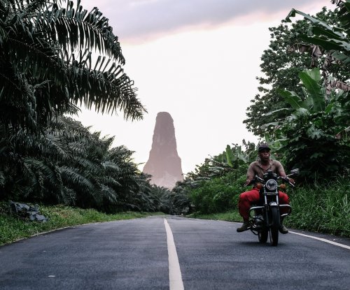 Pico Cão Grande in São Tomé surrounded by lush vegetation and mist