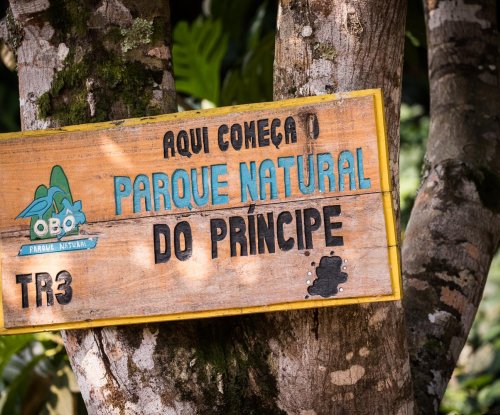 Placa a indicar o caminho para a Cascata Oque Pipi